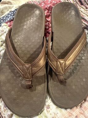 Vionic Brown Metallic Strap Flip Flop Sandals